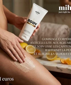 Une Action Ciblée sur les Capitons et la Fermeté Une femme met le gommage sur sa cuisse et frotte de manière assidue.