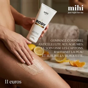 Une Action Ciblée sur les Capitons et la Fermeté Une femme met le gommage sur sa cuisse et frotte de manière assidue.